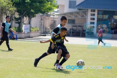 Bangkok, Thailand - Nov 2016: In The Nov 23, 2016. Youth Soccer Match, In Pieamsuwan Elementary School Stock Photo