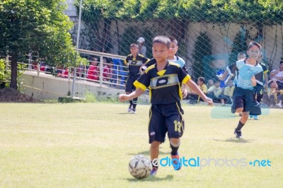 Bangkok, Thailand - Nov 2016: In The Nov 23, 2016. Youth Soccer Match, In Pieamsuwan Elementary School Stock Photo