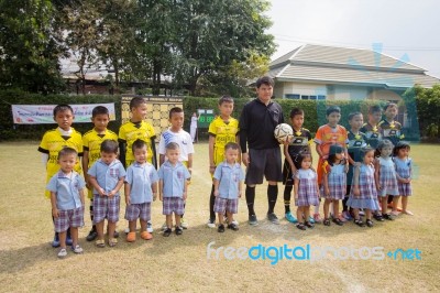 Bangkok, Thailand - Nov 2016: In The Nov 23, 2016. Youth Soccer Match, In Pieamsuwan Elementary School Stock Photo