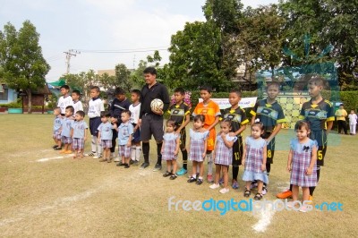 Bangkok, Thailand - Nov 2016: In The Nov 23, 2016. Youth Soccer Match, In Pieamsuwan Elementary School Stock Photo