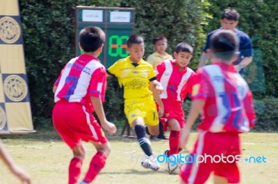 Bangkok, Thailand - Nov 2016: In The Nov 23, 2016. Youth Soccer Match, In Pieamsuwan Elementary School Stock Photo