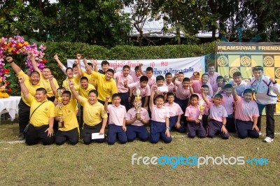 Bangkok, Thailand - Nov 2016: In The Nov 23, 2016. Youth Tug Of War, In Pieamsuwan Elementary School Stock Photo