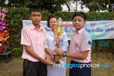 Bangkok, Thailand - Nov 2016: In The Nov 23, 2016. Youth Tug Of War, In Pieamsuwan Elementary School Stock Photo