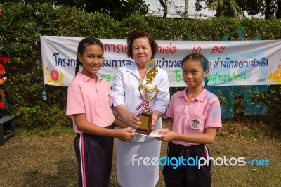 Bangkok, Thailand - Nov 2016: In The Nov 23, 2016. Youth Tug Of War, In Pieamsuwan Elementary School Stock Photo