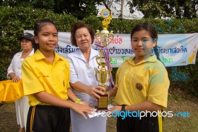 Bangkok, Thailand - Nov 2016: In The Nov 23, 2016. Youth Tug Of War, In Pieamsuwan Elementary School Stock Photo