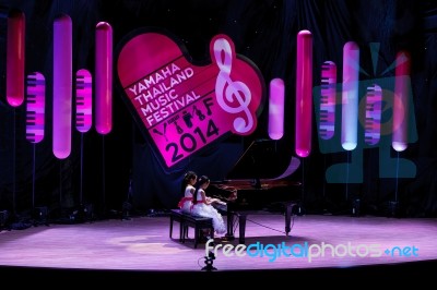 Bangkok, Thailand - November 10: Unidentified Kids Perform Durin… Stock Photo