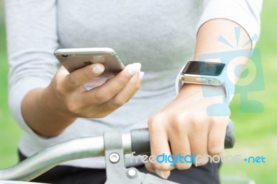 Bangkok, Thailand - Oct 29, 2015 Women Using Application On Iphone 6 And Apple Watch Technology Stock Photo