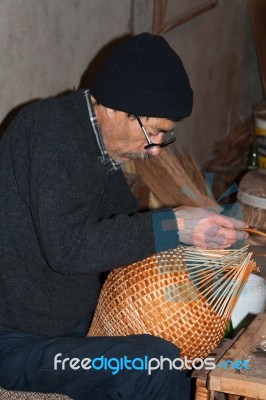 Basket Weaver At Work In A Factory Shop In Camacha Madeira Stock Photo