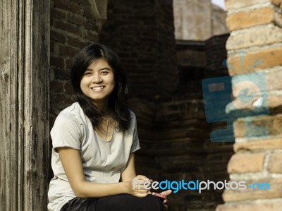 Beautiful Woman At Wat Maheyong Temple. Ayutthaya - Thailand Stock Photo