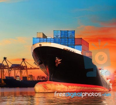 Bic Commercial Ship In Import,export Pier Use For Vessel Transpo… Stock Photo