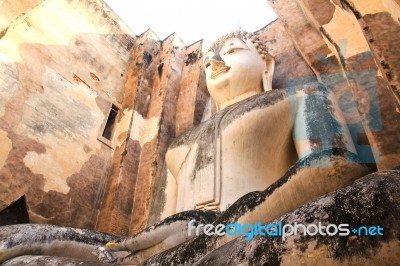 Big Buddha In Wat Si Chum At Sukhothai Historical Park, Thailand… Stock Photo