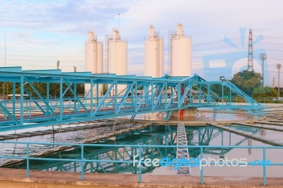 Big Tank Of Water Supply In Metropolitan Waterwork S Industry Pl… Stock Photo