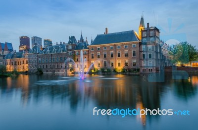 Binnenhof Palace, Place Of Parliament At Dusk Stock Photo