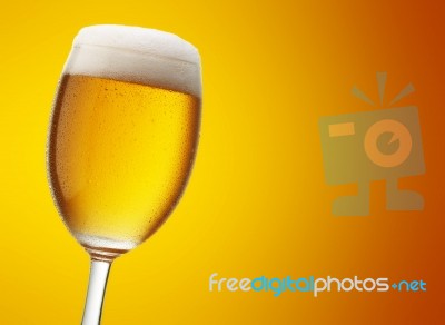 Birra In Bicchiere Elegante Stock Photo