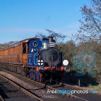 Bluebell Steam Train Approaching Sheffield Park Station Stock Photo