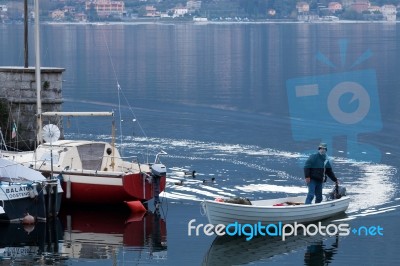 Boat Coming In At  Mandello Del Lario Stock Photo