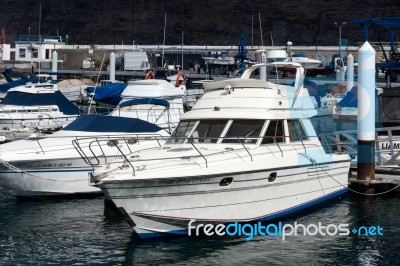 Boats Moored In Los Gigantes Marina Stock Photo