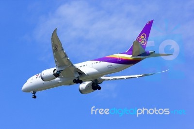 Boeing 787-800 Dreamliner Hs-tqa Of Thaiairway Stock Photo