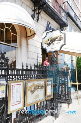 Boston, Sept. 9: Cheers Restaurant Bar Founded In 1969 As The Bu… Stock Photo