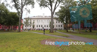 Boston, Usa - Sept 9, 2016: University Hall And John Harvard Mon… Stock Photo