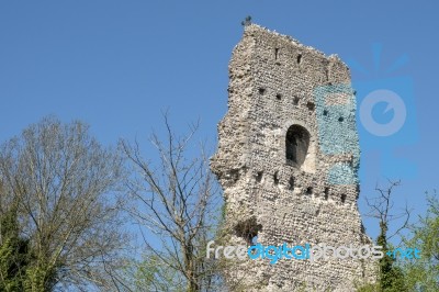 Bramber, West Sussex/uk - April 20 : Remain Of Bramber Castle In… Stock Photo