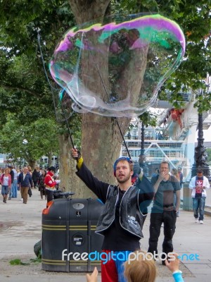 Bubblemaker On The Southbank Stock Photo