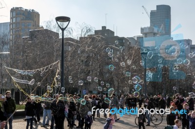 Bubblemaker On The Southbank Of The Thames Stock Photo