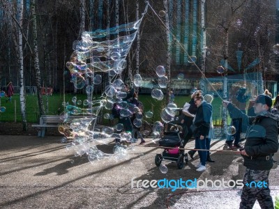 Bubblemaker On The Southbank Of The Thames Stock Photo