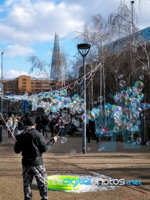 Bubblemaker On The Southbank Of The Thames Stock Photo