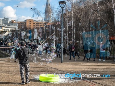 Bubblemaker On The Southbank Of The Thames Stock Photo