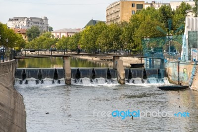 Bucharest/romania - September 21 : Bridge Over The Dambovita Riv… Stock Photo