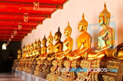 Buddha In Wat Pho Temple Sequential Nicely In Bangkok, Thailand Stock Photo