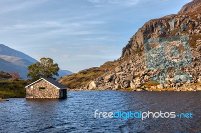 Building Under Water In A Snowdonia Lake Stock Photo