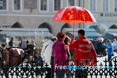 Bus Tour Guide In Old Town Square In Prague Stock Photo