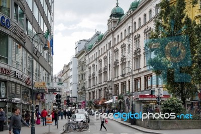 Busy Shopping Street In Vienna Stock Photo