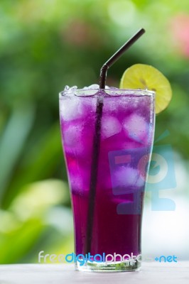 Butterfly Pea Juice With Lemon Stock Photo