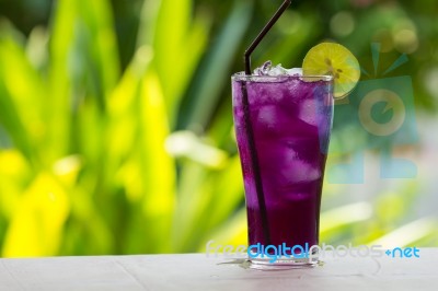 Butterfly Pea Juice With Lemon Stock Photo