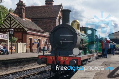 C Class Steam Engine About To Leave Sheffield Park Station East Stock Photo