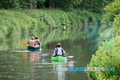 Canoeing On The Kennet And Avon Canal Near Aldermaston Berkshire… Stock Photo