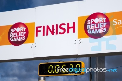 Cardiff Uk March 2014 - Finishing Line And Clock For Sport Relie… Stock Photo