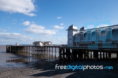 Cardiff Uk March 2014 - View Of Penarth Pier Stock Photo