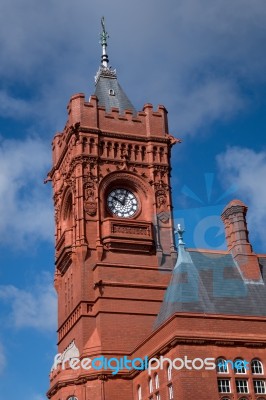 Cardiff Uk March 2014 - View Of The Pierhead Building Cardiff Ba… Stock Photo