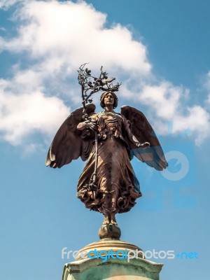 Cardiff, Wales - June 8 : Statue Of Peace Adjacent To Cardiff Ci… Stock Photo