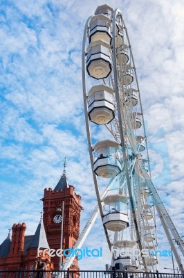 Cardiff/uk - August 27 : Ferris Wheel And Pierhead Building In C… Stock Photo