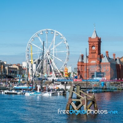 Cardiff/uk - August 27 : Ferris Wheel And Pierhead Building In C… Stock Photo