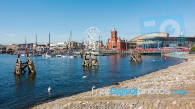 Cardiff/uk - August 27 : Ferris Wheel And Pierhead Building In C… Stock Photo