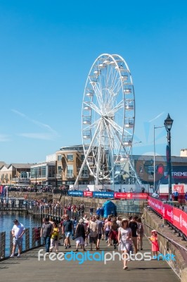 Cardiff/uk - August 27 : Ferris Wheel In Cardiff On August 27, 2… Stock Photo