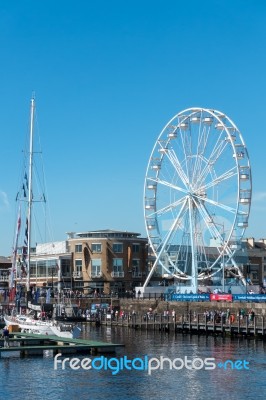 Cardiff/uk - August 27 : Ferris Wheel In Cardiff On August 27, 2… Stock Photo