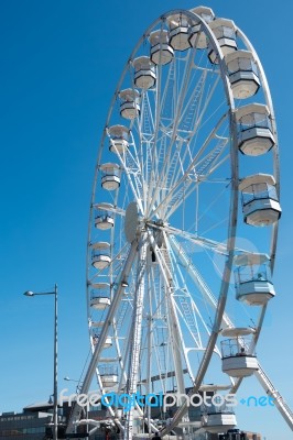 Cardiff/uk - August 27 : Ferris Wheel In Cardiff On August 27, 2… Stock Photo