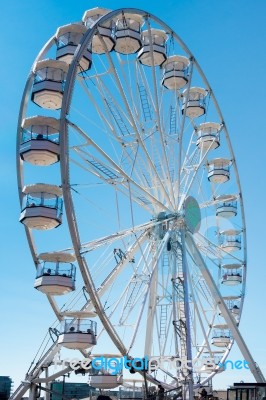 Cardiff/uk - August 27 : Ferris Wheel In Cardiff On August 27, 2… Stock Photo